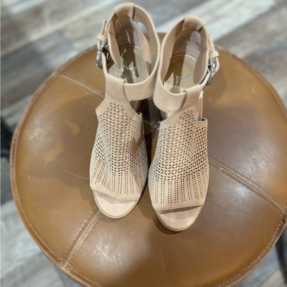 Marc Fisher Sandals - Picture 3 of 6